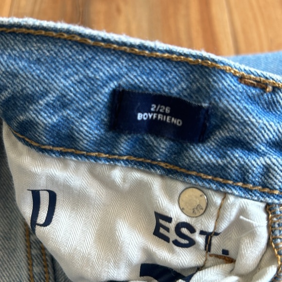 GAP Boyfriend Jeans - Picture 2 of 4